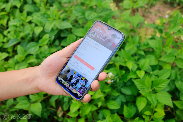 李佳琦 抖音首页 (图片版权所属:靠谱客) 李佳琦 抖音首页