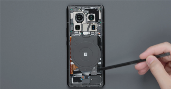 小米13 ultra拆解出炉：后摄几乎占满了主板