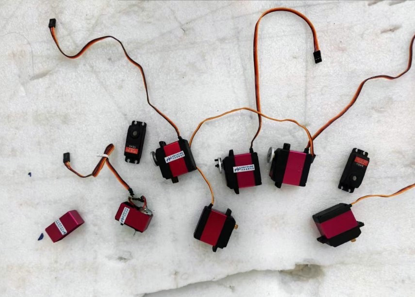 ▲ 图2.3 烧坏的舵机