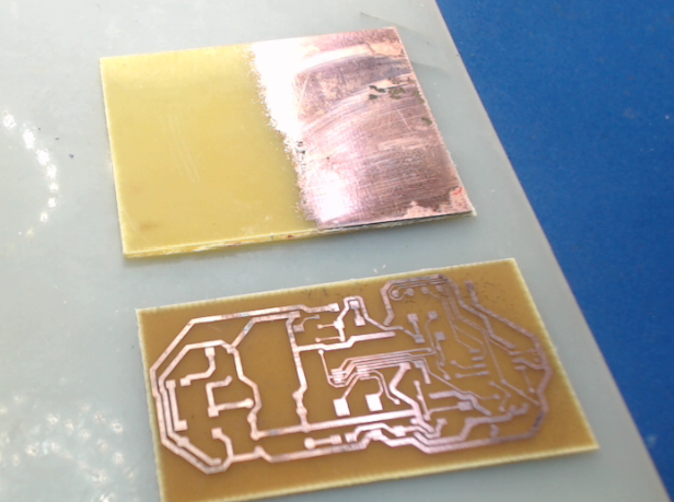 ▲ 使用三防漆以及感光剂保护腐蚀的铜箔