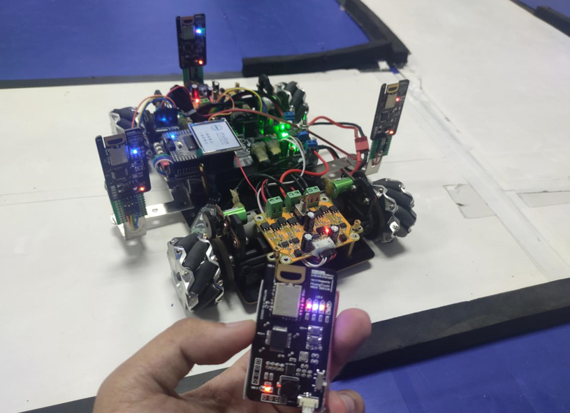 ▲ 图3.1 带有UWB的车模