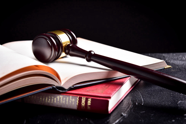 法律 (图片来源图虫:已授靠谱客使用) 法律