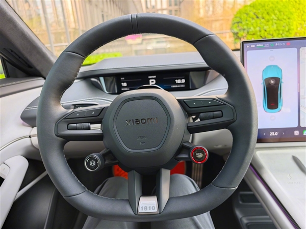 雷军晒自己的小米su7创始版 编号竟不是0001