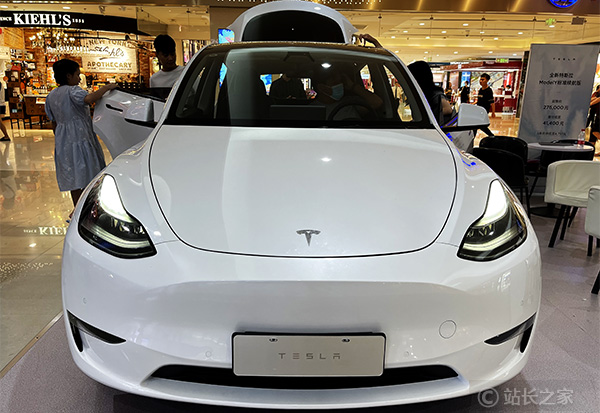特斯拉 (图片版权所属:靠谱客) 特斯拉