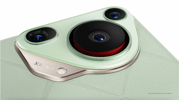 华为pura 70 ultra首创旋动可伸缩摄像头!8.4mm机身塞入1英寸大底传感器