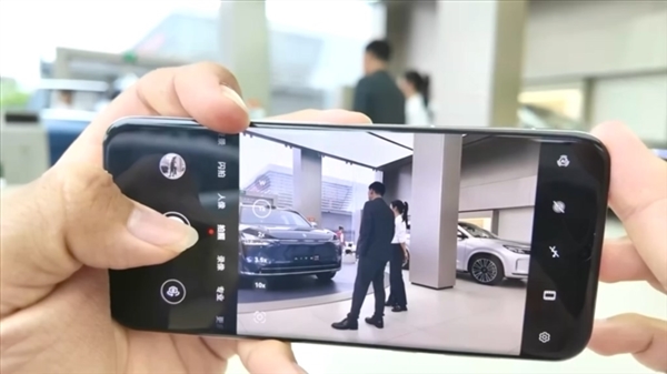 华为pura 70 ai修图逆天!10秒抹除人物 背景自然丝滑