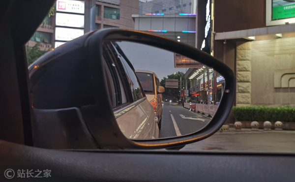 网约车 (图片版权所属:靠谱客) 网约车