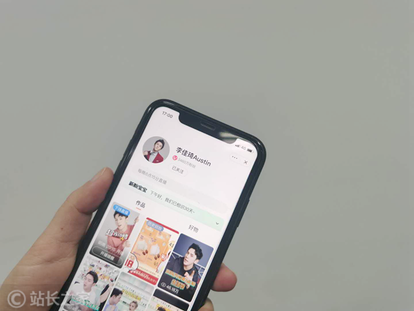 李佳琦1 (图片版权所属:靠谱客) 李佳琦1