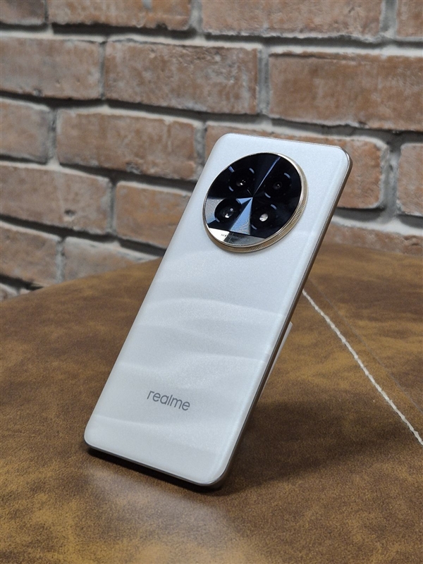 千元长焦之王降临！真我13 pro系列蓄势待发：工业设计尘埃落定