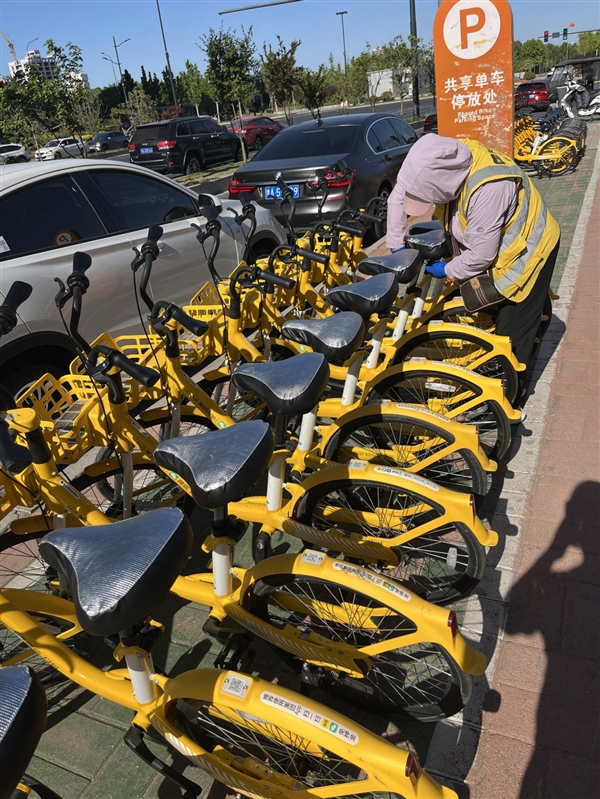 不怕烫屁股了!美团单车上新“凉爽座垫”获好评 实测可降温25℃以上