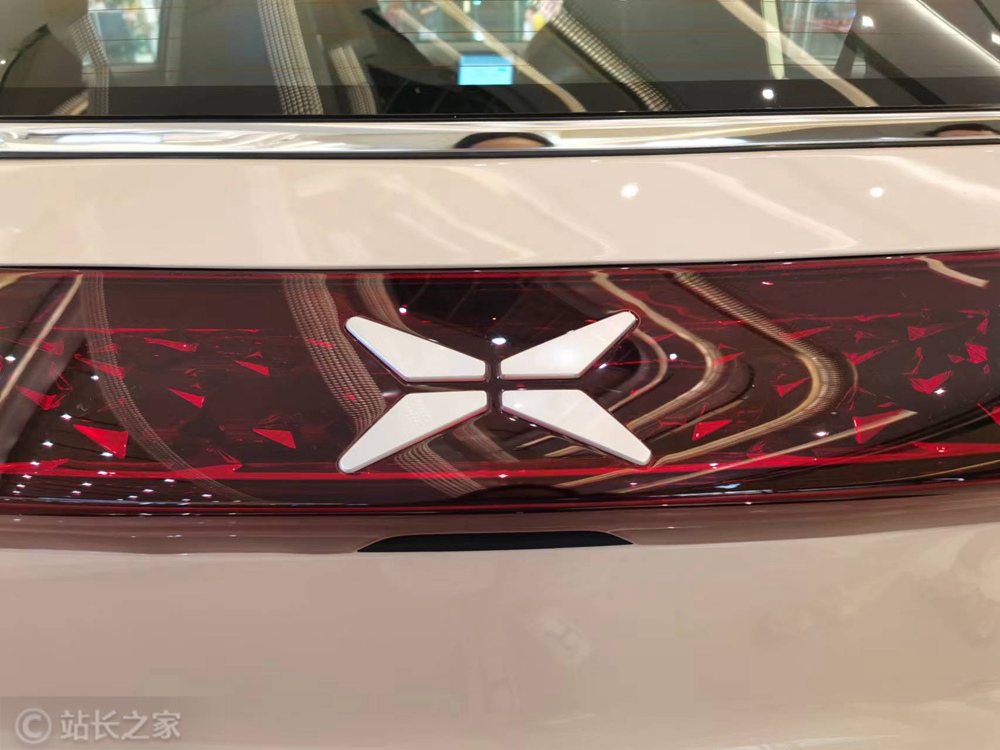 小鹏汽车 (图片版权所属:靠谱客) 小鹏汽车