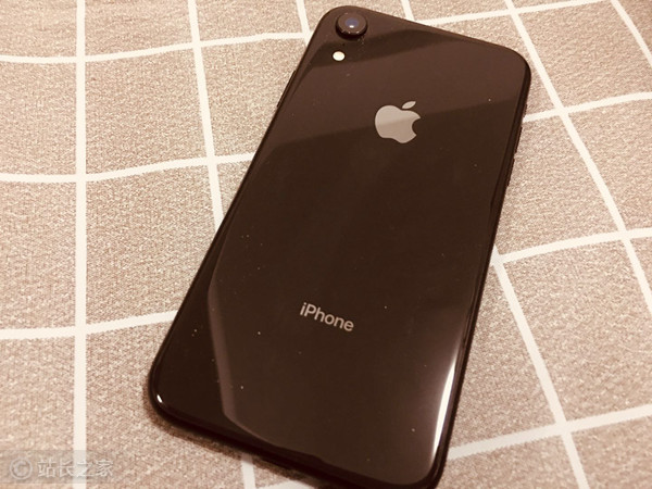 xr,苹果 (图片版权所属:靠谱客) xr,苹果