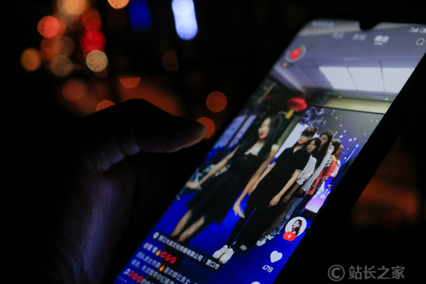 短视频,直播,抖音,快手 (3) (图片版权所属:靠谱客) 短视频,直播,抖音,快手 (3)