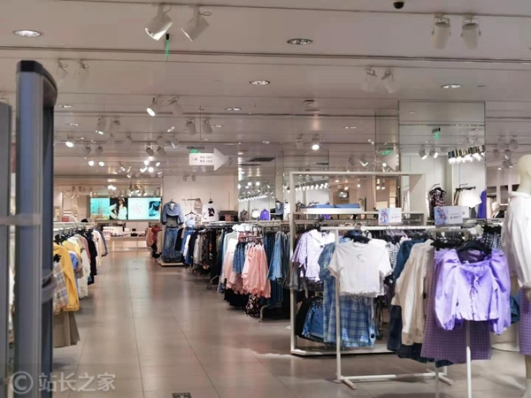 hm 衣服 时尚 (图片版权所属:靠谱客) hm 衣服 时尚