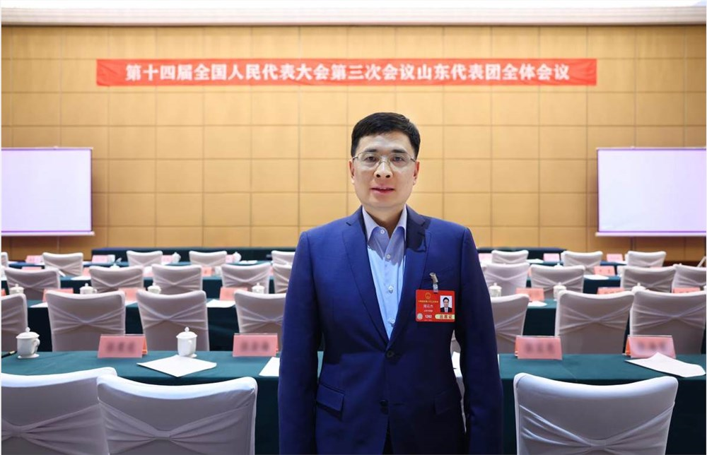 周云杰走上首场“代表通道”：科技创新是品牌立足世界的关键变量