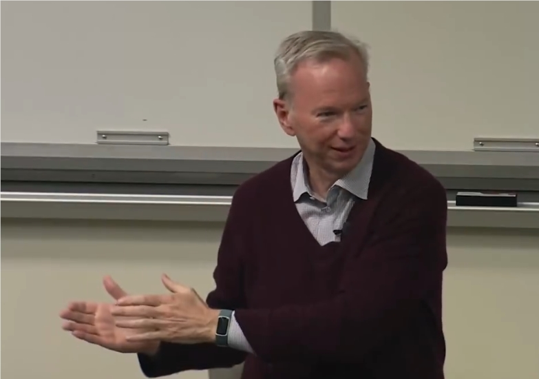 谷歌前CEO施密特加入“火箭赛道”，与马斯克、贝佐斯成为对手