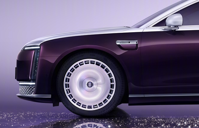 李斌余承东同框相约：我试尊界S800你体验蔚来ET9