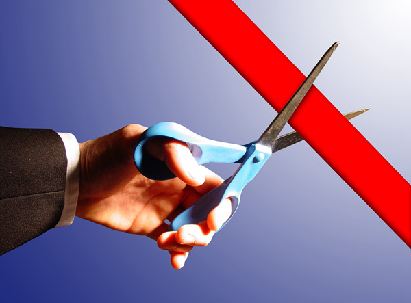 受特朗普关税政策影响，加拿大钢铁铝业受挫，迎来裁员潮