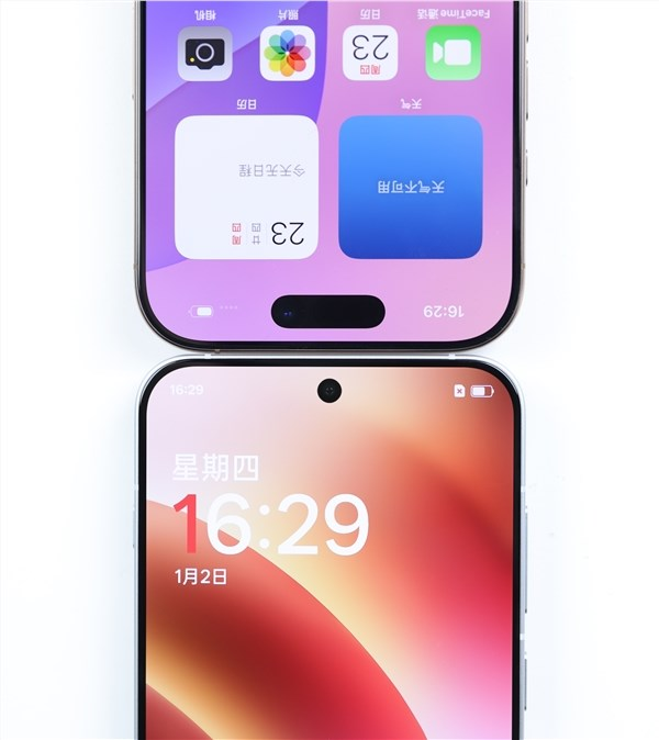 一加13T与iPhone 16 Pro正面照对比：小而美在此刻具象化了