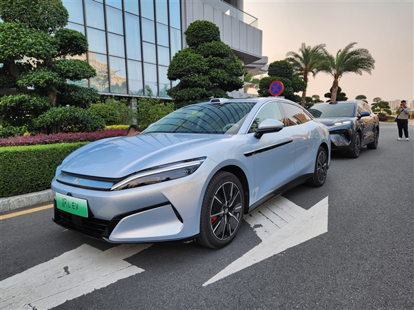 超千匹马力零百2.7秒!比亚迪汉l上市:20.98万起