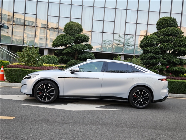 超千匹马力零百2.7秒!比亚迪汉l上市:20.98万起