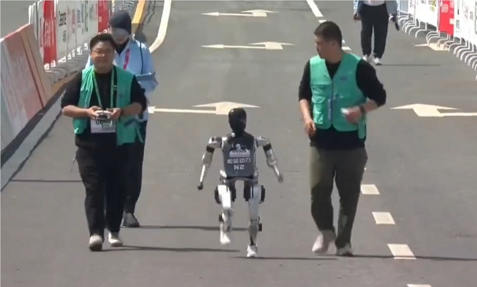 价值8.8万的机器人马拉松亚军以5.6万被拍走