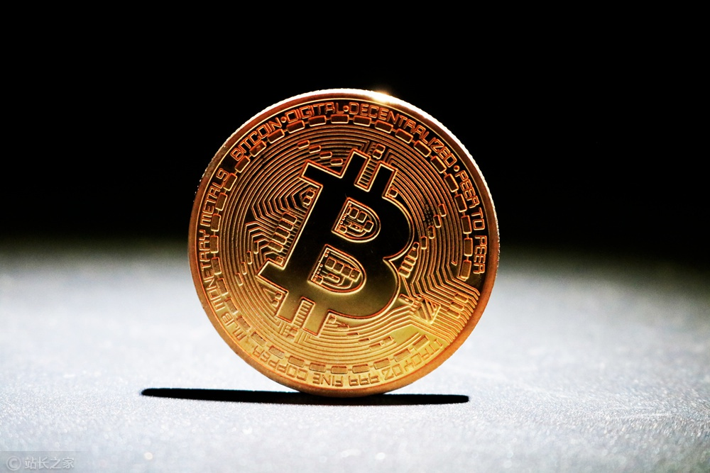 长期持有者回归、空头撤退，比特币再次触达 9 万美元