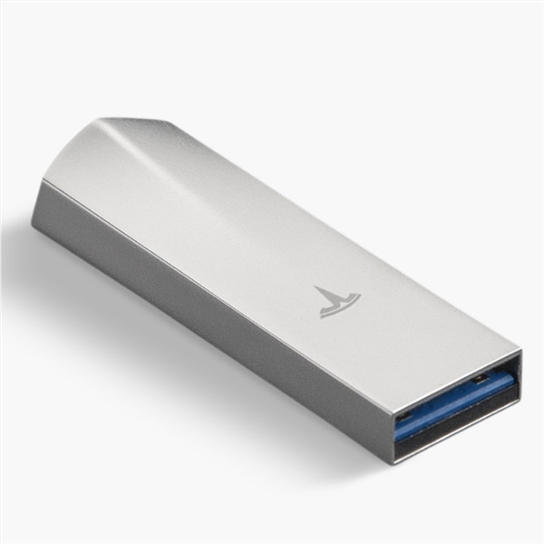 特斯拉发布专用U盘：512G售价599元 适配行车记录与哨兵功能