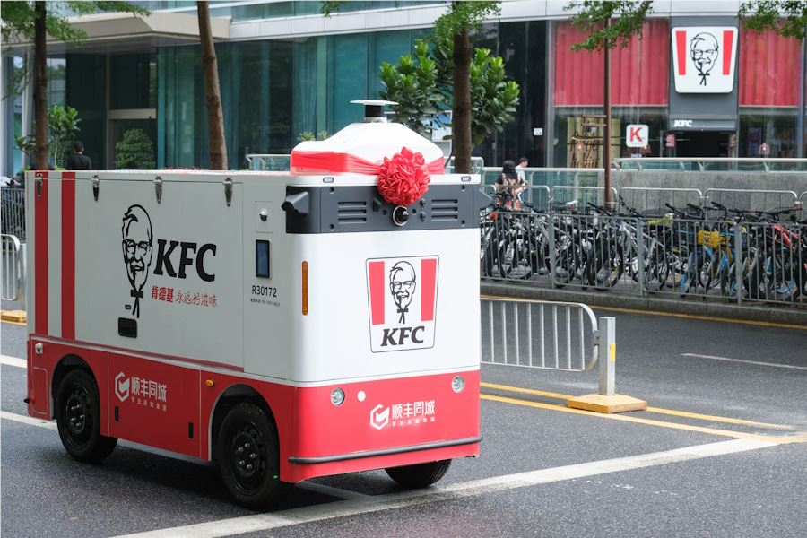 无人配送新场景：顺丰同城携手肯德基推出企业专送智能配送