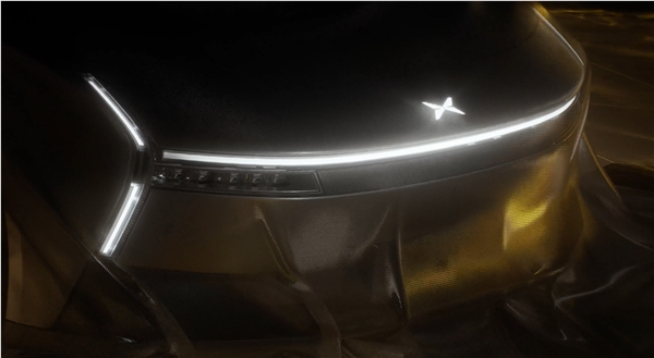 赛博未来感十足!小鹏全新纯电轿跑官宣:还叫p7