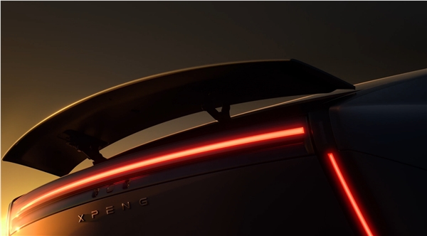 赛博未来感十足!小鹏全新纯电轿跑官宣:还叫p7