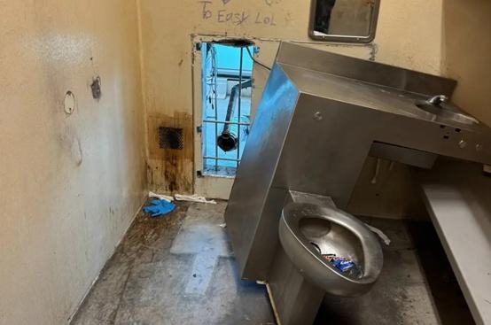 电影情节成真！美国一监狱10名囚犯凿墙越狱：留言“太容易了”