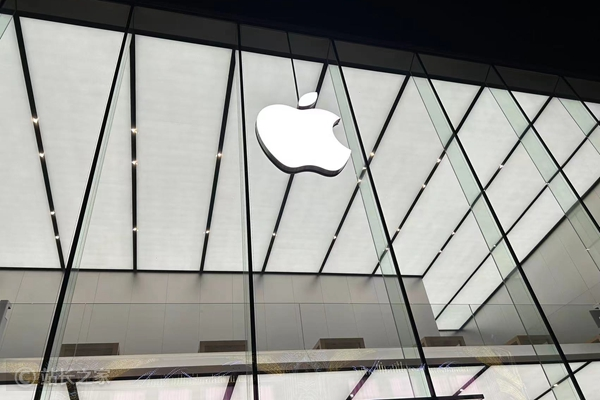 iPhone 17 Pro放弃钛金属回归全铝机身 李楠：已经是史诗级升级了