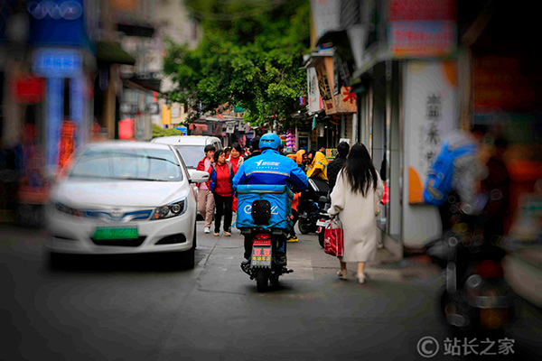 外卖小哥,饿了么,下沉市场 (1) (图片版权所属:靠谱客) 外卖小哥,饿了么,下沉市场 (1)
