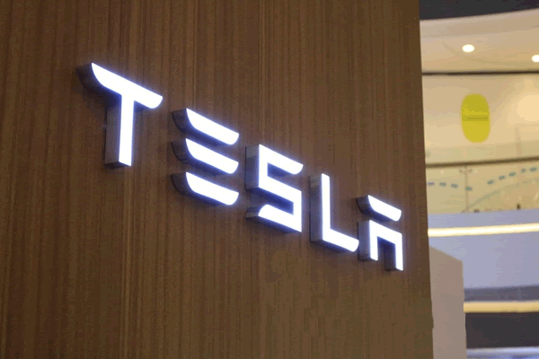 马斯克确认关闭 Tesla Dojo 项目，转向 AI5 与 AI6 芯片研发