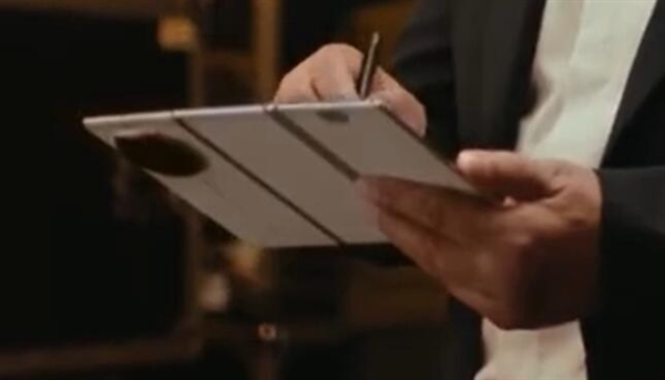 余承东展示华为Mate XTs非凡大师真机：新增白色 支持手写笔