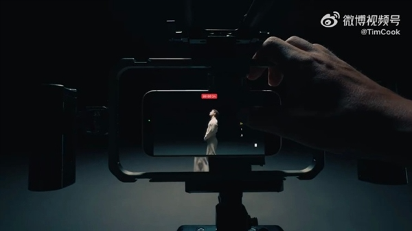 苹果发布会彩蛋“大型追星现场”:王嘉尔5秒舞蹈热搜第二