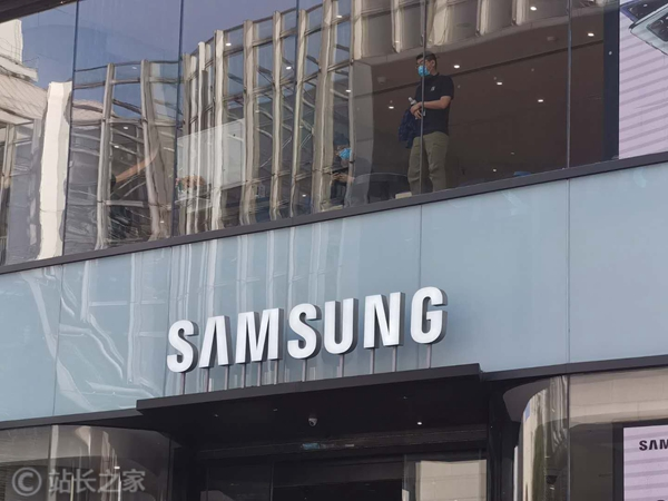 三星官宣AI眼镜计划：联手谷歌、时尚巨头，打造Gemini驱动的下一代智能可穿戴设备