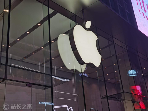 苹果升级商业秘密诉讼，申请禁令阻止OpenAI开发相关AI硬件